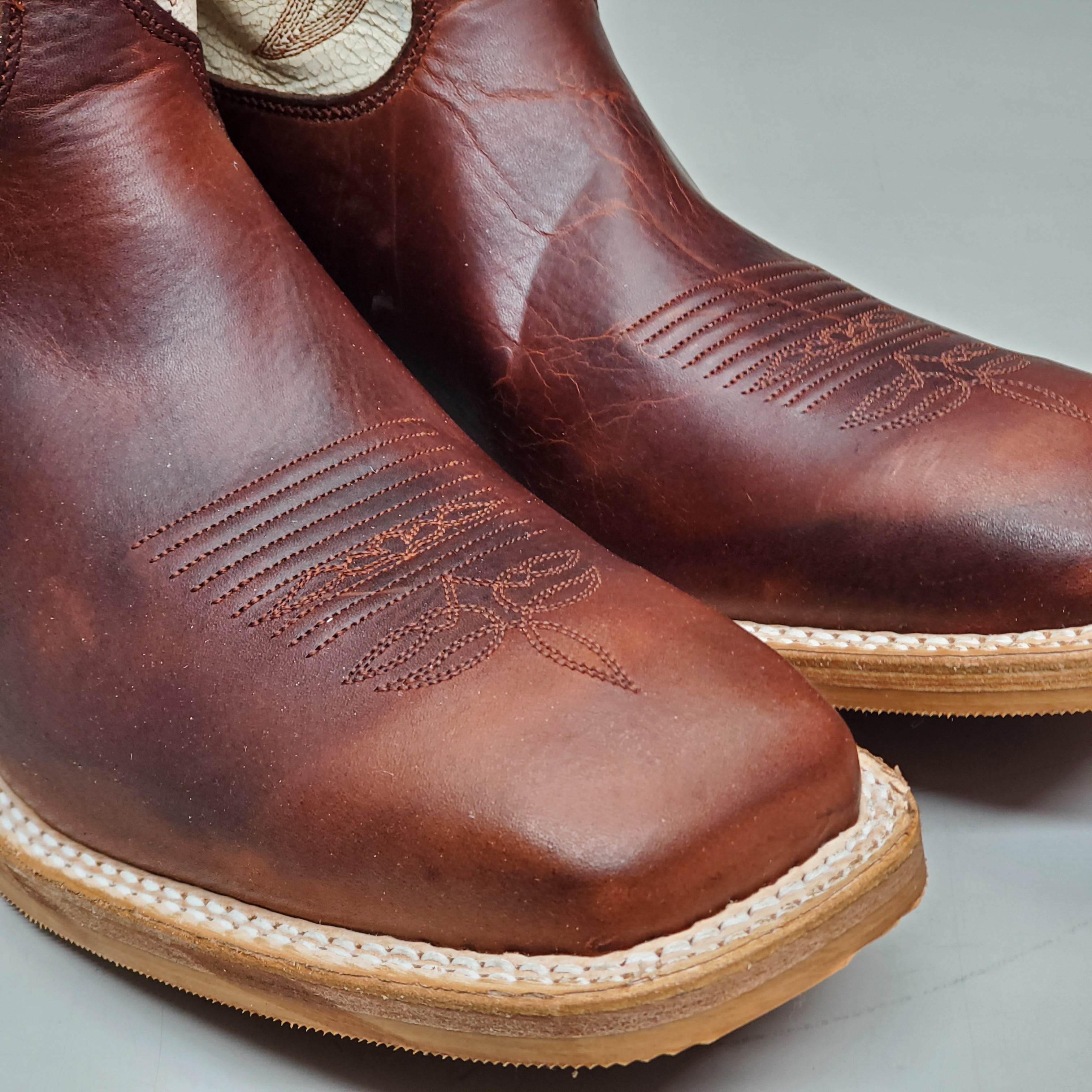 Justin Caddo Cognac Cowhide Boot Style #BR776 Size 10.5 EE