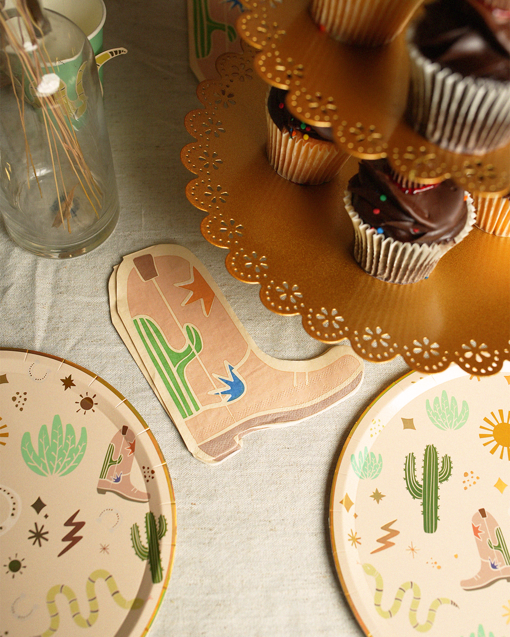 Western Cowboy Paper Plates – Boots, Cactus & Snake Catcher Design (x 12)